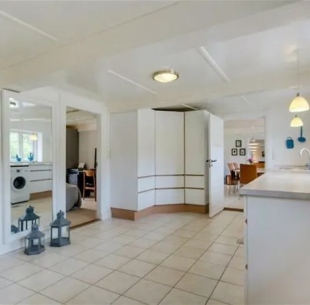 10 Bed Holiday On Aeroe Leby