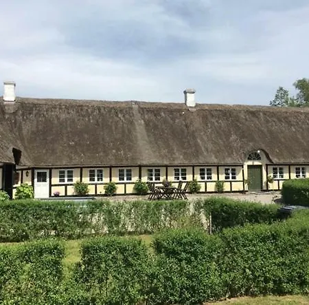 10 Bed Holiday On Aeroe Leby